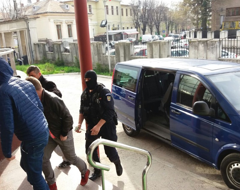 BOMBĂ! Cheloo de la Paraziţii, adus la audieri pentru trafic de droguri!