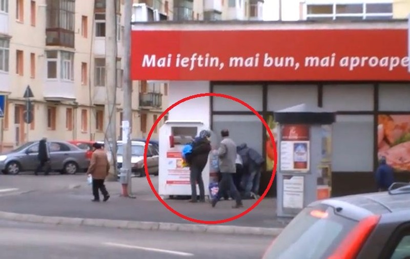 REVOLTĂTOR! Hoții din Sibiu FURĂ HAINELE DONATE SĂRACILOR! VIDEO