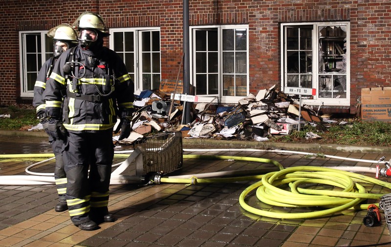 ATAC / Poliţia germană este în alertă! Sediul unui ziar din Hamburg a fost incendiat! ^Publicaţia preluase caricaturi ale revistei Charlie Hebdo