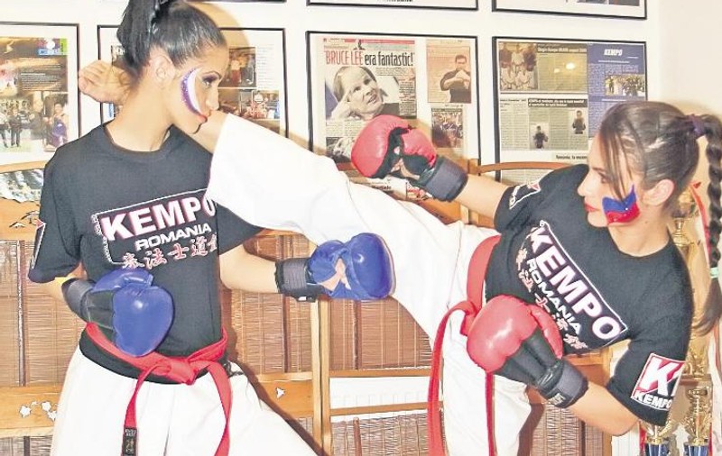 Bătălie între fete: Roxana și Alina, campioane mondiale la kempo, au prefațat derby-ul Timişoara - Steaua