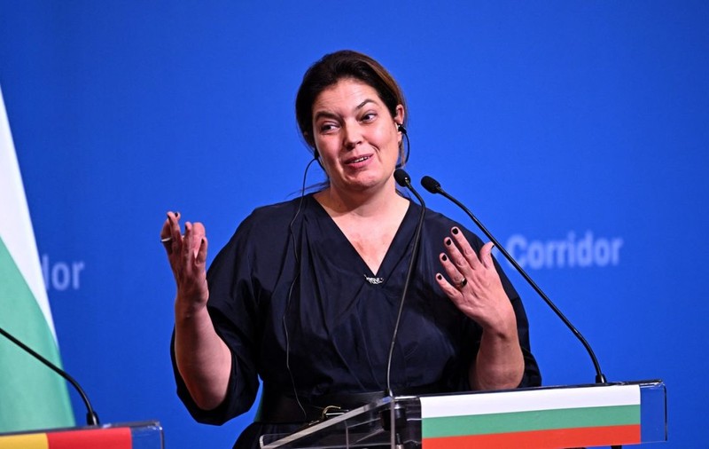 Bulgaria a transformat criza Dunării secate în exporturi record de curent. Ministra Energiei: „Câștigăm milioane de dolari față de normal”