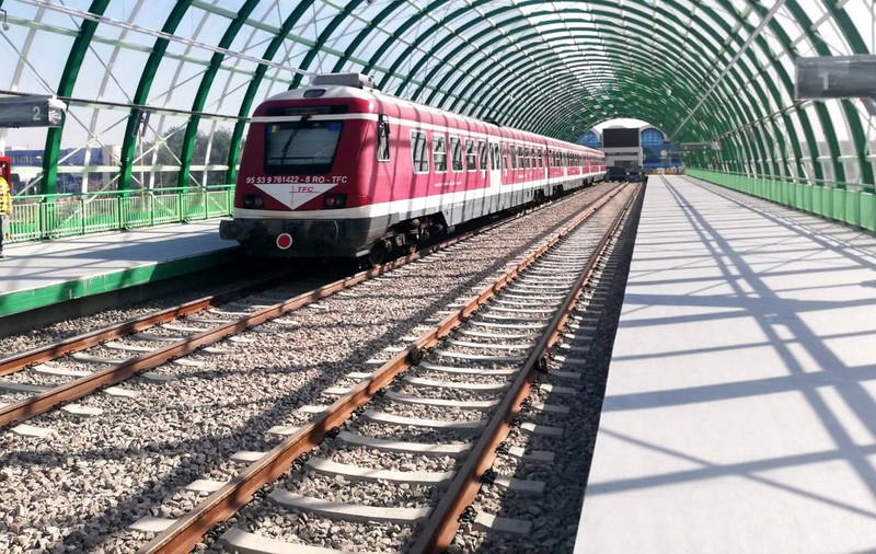 Trenul Gara de Nord- Otopeni va circula de duminică. Cât costă o călătorie