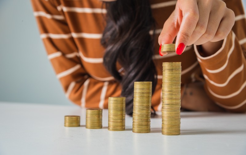 Guvernul Ciolacu a aprobat majorarea salariului minim la 3700 de lei, din 1 iulie, pas decisiv spre introducerea salariului minim european în România