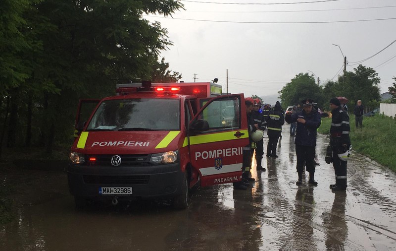 Cod portocaliu de inundaţii pe râuri din judeţele Bacău, Covasna şi Harghita, luni seara