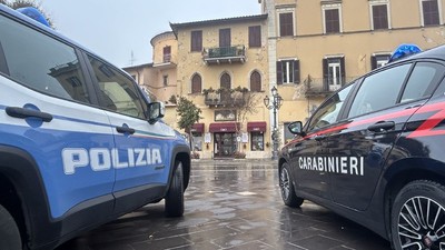 roman-batut-lasat-strada-patru-colegi-munca-romani-gelozie-italia