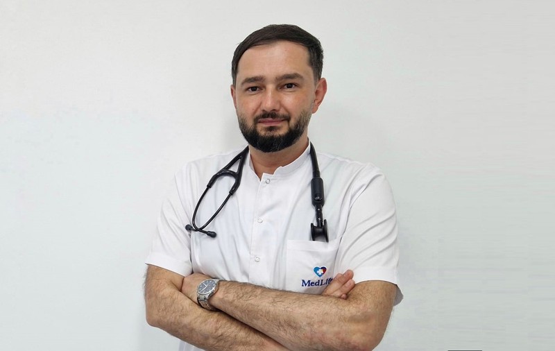 [Medici Buni] Dr. Sorin Trinc, pediatru la Hyperclinica Genesys Arad: „Asta mi-a fost chemarea și am făcut cea mai bună alegere, nu mă văd făcând altceva”