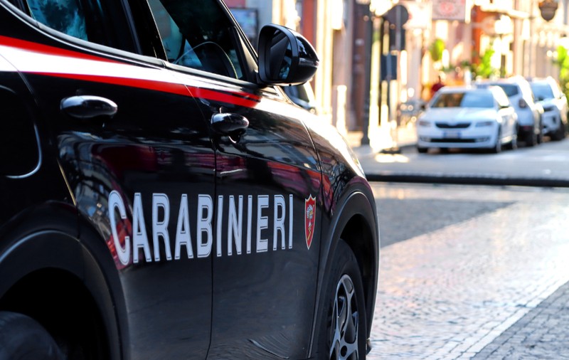 Un român dispărut din arestul la domiciliu a fost găsit pe terasa unei locuințe din Italia. Explicația dată polițiștilor