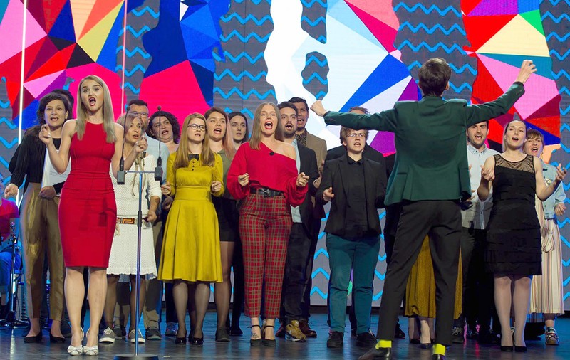 Ce a fost în spatele protestului de pe scena teatrului din Cluj. Jurnalista Libertatea Oana Moisil a vorbit cu actorii care au inițiat „rebeliunea de pe scenă” și scrie despre inițiativele culturale care se străduiesc să rămână independente