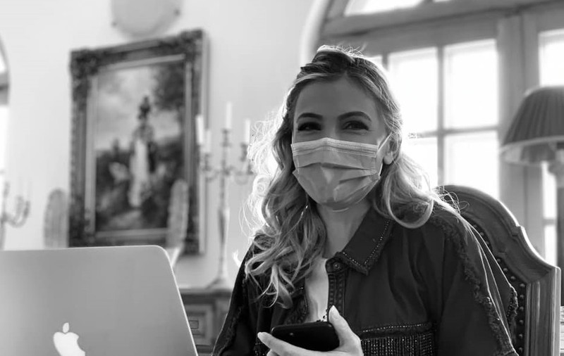 Când naște Andreea Ibacka. Actrița se află cu sarcina pe ultima sută de metri. Cum a fost surprinsă la filmările pentru „Adela”