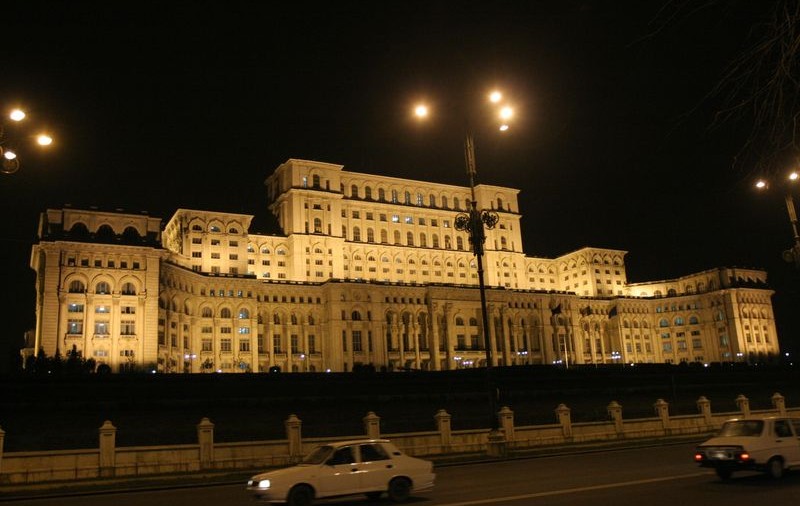 Se cere demolarea gardului de beton din jurul Parlamentului. Sunteţi de acord?