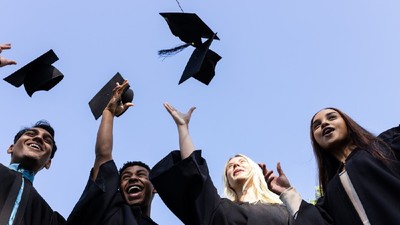 absolvenți Facultate