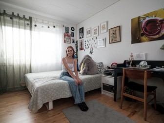Ioana Cristian în camera ei în Skagen