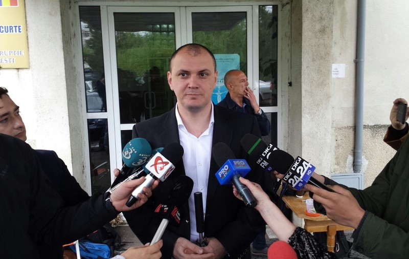 Sebastian Ghiță a fost trimis în judecată de DNA. Este acuzat că cerea protejarea unor interlopi și că și-a condus Mercedesul cu permisul suspendat
