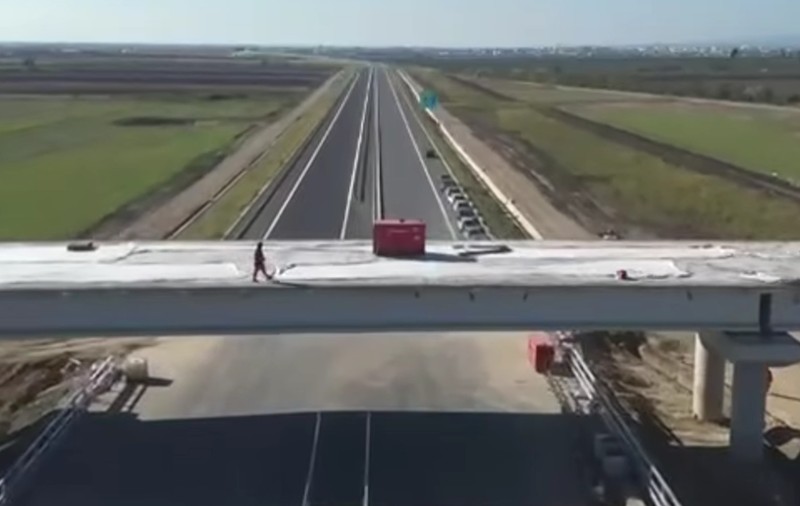 Circulaţia pe lotul 1 al autostrăzii Focşani-Bacău ar putea fi deschisă până la finalul anului