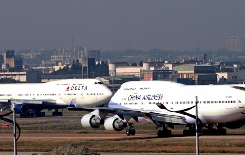 Zbor către nicăieri. 120 de oameni au zburat în cerc cu avionul pentru a-și aminti de experiența unei călătorii