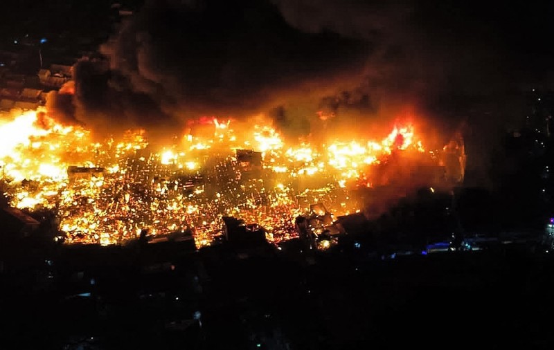 1.000 de case au ars până la temelie și 5.000 de oameni au rămas fără adăpost, în urma unui incendiu masiv în Filipine