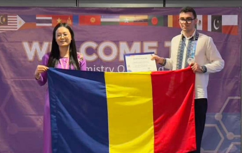 Teodor, elevul de 17 ani din București care visează să combată poluarea cu un „burete” molecular: „Vreau Premiul Nobel pe numele meu”