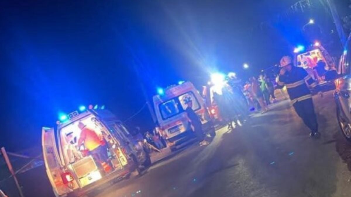 Nouă persoane, inclusiv șoferul care a provocat accidentul, au fost rănite.