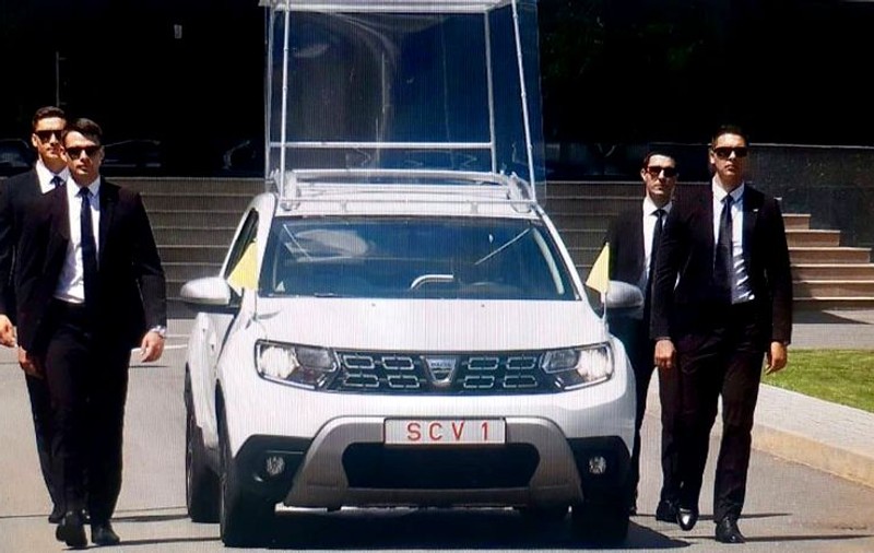 De ce nu a folosit Papa Francisc papamobilul românesc în prima zi a vizitei din România. Explicațiile SPP