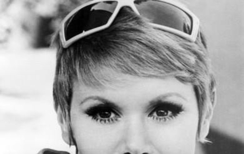 DOLIU în lumea filmului! Actriţa Judy Carne, fosta soție a lui Burt Reynolds, A MURIT