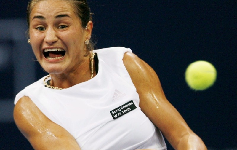 Monica Niculescu se luptă cu surorile Williams