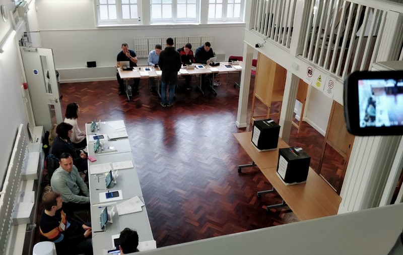 În diaspora au votat într-o oră 37.000 de oameni, mai mult decât s-a votat în tot turul 1 al alegerilor prezidențiale din 2004!