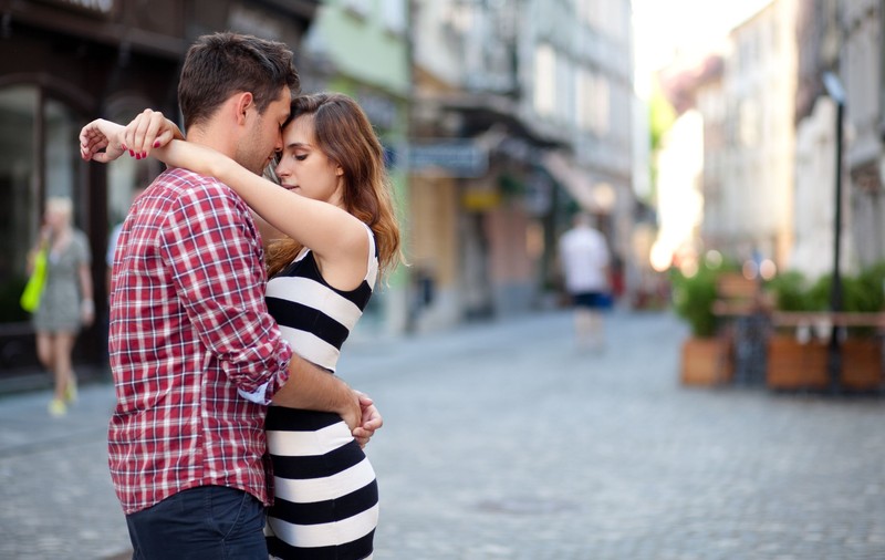 Adela vă sfătuiește în sex și iubire. „Îmi doresc să merg la el în SUA, dar mă gândesc la faptul că ar trebui să divorțez, ceea ce mă înspăimântă”
