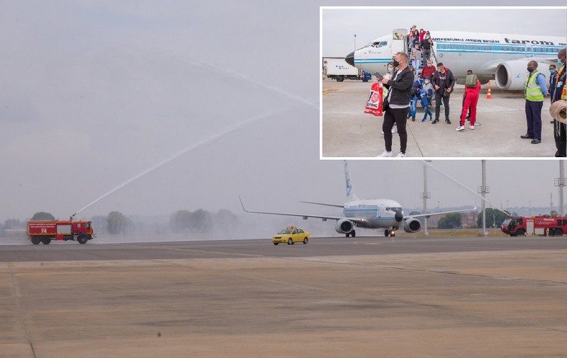 VIDEO | Avion plin cu români, primit cu tunuri de apă în Kenya. Televiziunea națională NTV a transmis live, breaking news