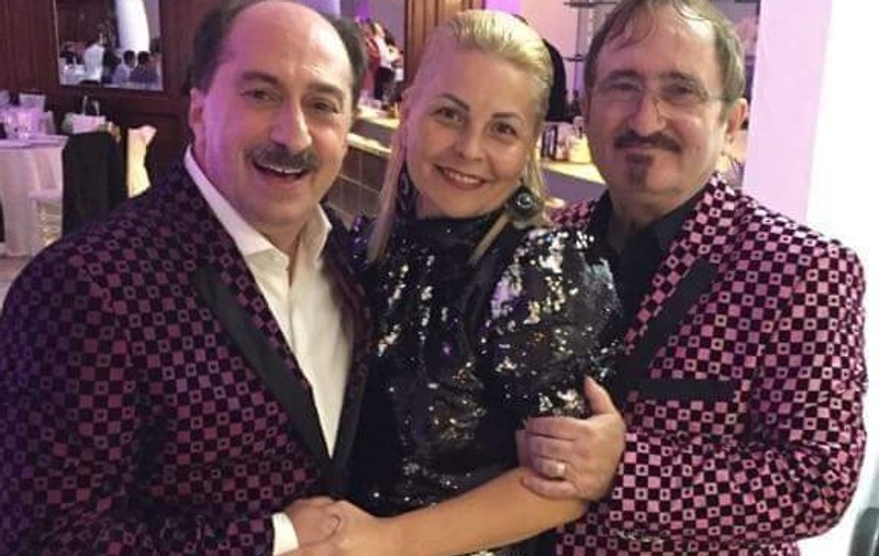 Ținută la indigo. La ziua lui Cornel Palade, Romică Țociu a venit îmbrăcat la fel ca sărbătoritul
