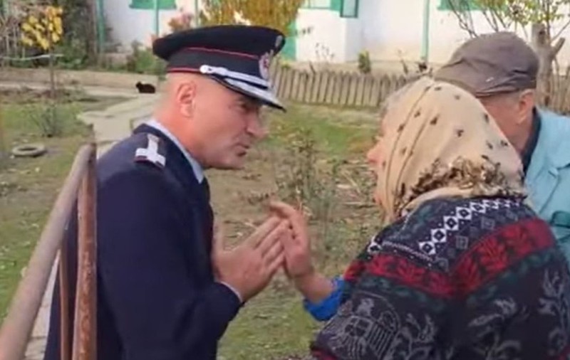 Oamenilor din Ceatalchioi le este frică să plece. O femeie care refuză să fie evacuată: „Nu plec, domnule… Ce mănânc eu iarna?”