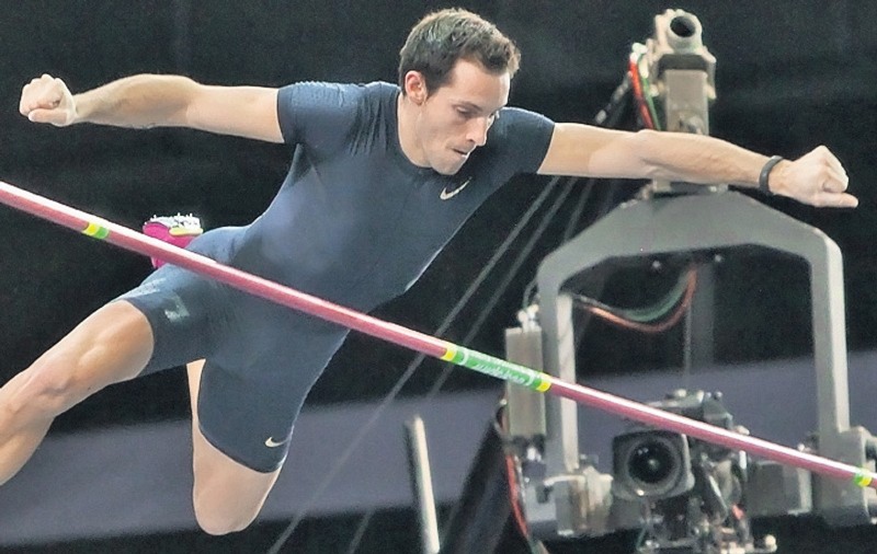 A căzut recordul | Lavillenie a sărit cu prăjina mai mult decât legendarul Bubka