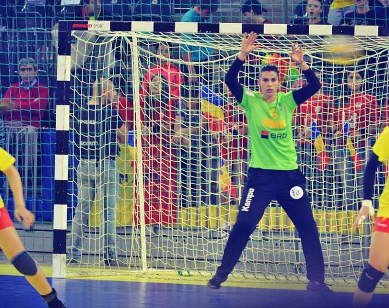 Povestea Denisei Dedu, eroina din meciul cu Rusia. DeDUMNEZEU! Joacă abia de la 13 ani și a ajuns la handbal din întâmplare!