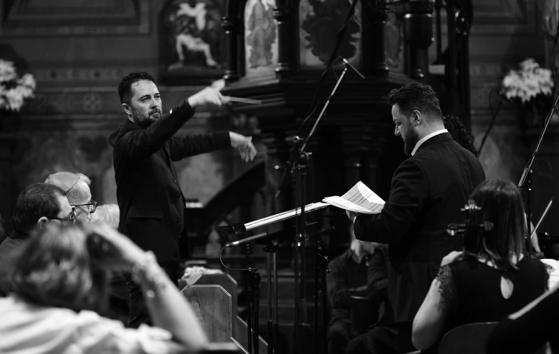 Povestea pianistului-fenomen, cu un repertoriu care acoperă peste 200 de ani. Tânărul a scris peste 400 de partituri