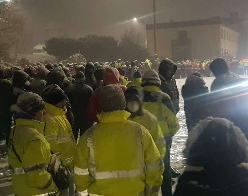 VIDEO | Sute de șoferi de TIR, mulți români, ținuți cu orele în viscol și ger la granițele Germaniei, ca să facă testul COVID