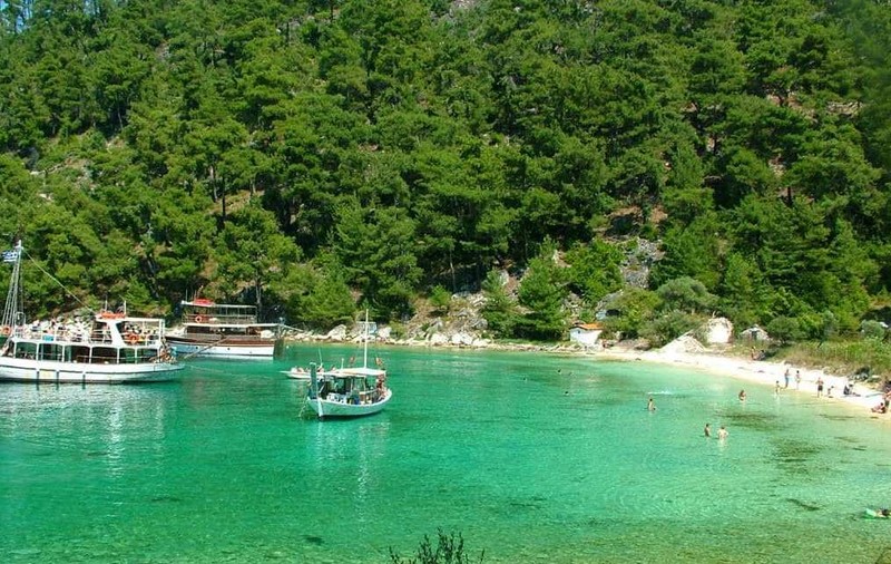 O fetiţă româncă de 4 ani a murit înecată în mare, în Thassos