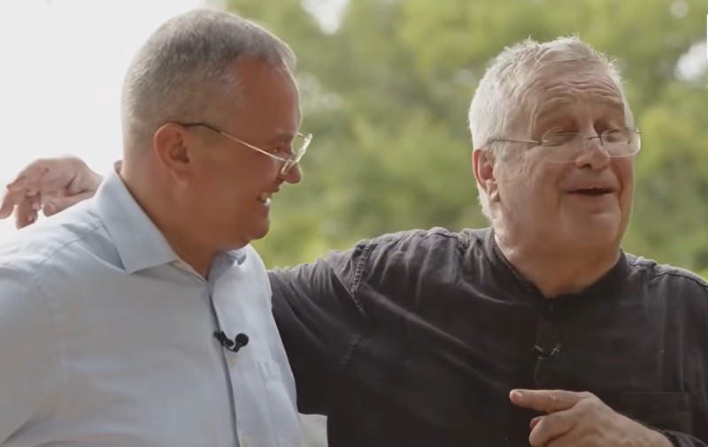 Nicolae Ciucă îşi lansează cartea duminică, în emisiunea poetului Mircea Dinescu
