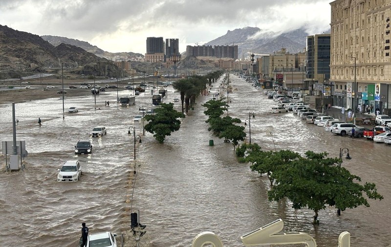 Cel mai sfânt oraș al Arabiei Saudite, Mecca, inundat puternic după ce a fost lovit de ploi extreme | VIDEO