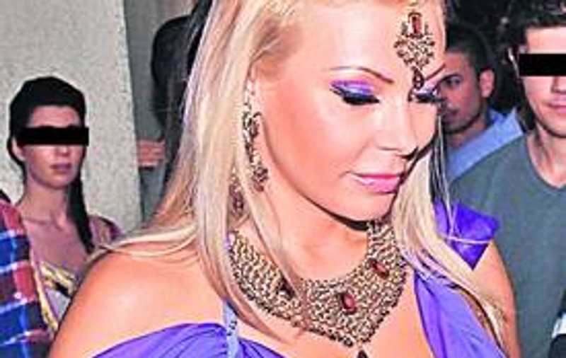 Jasmine: ”La prima petrecere m-am îmbătat și am dansat pe mese”