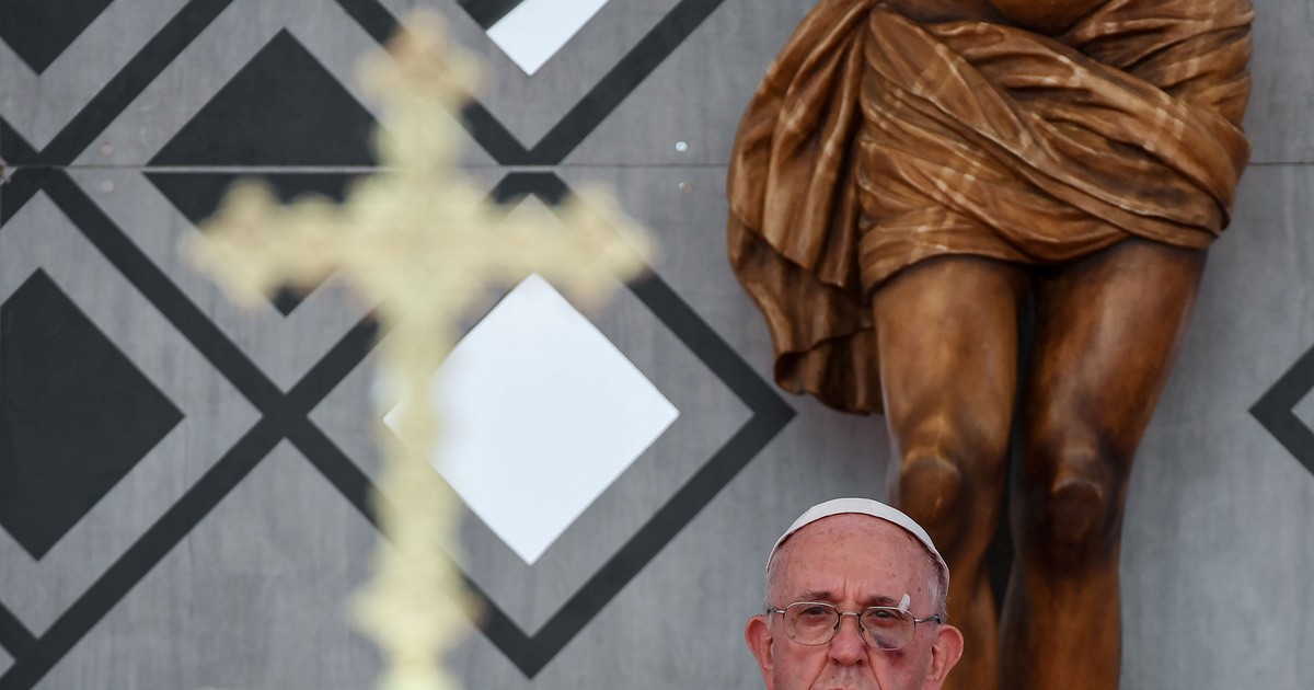 Papa Francisc spune că lumea este la un pas de un război nuclear