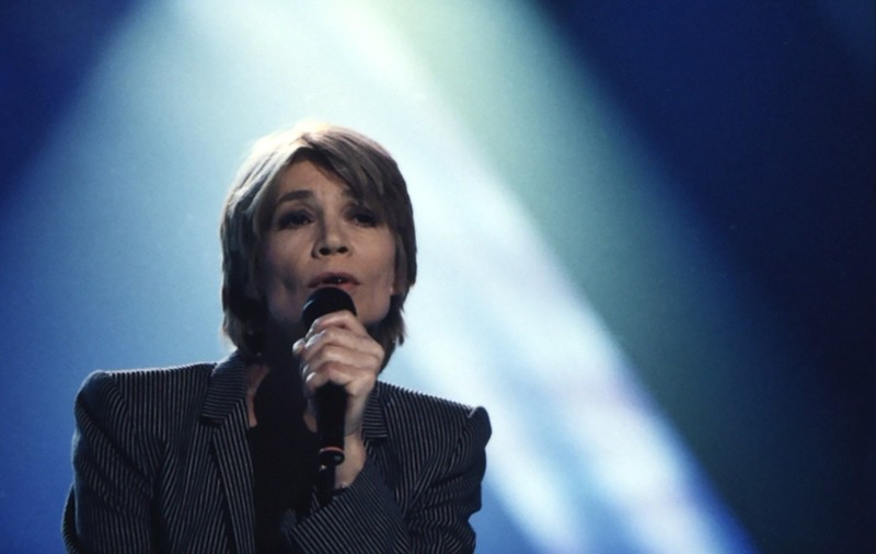 Françoise Hardy a murit. Legendara cântăreață franceză suferea de o boală incurabilă