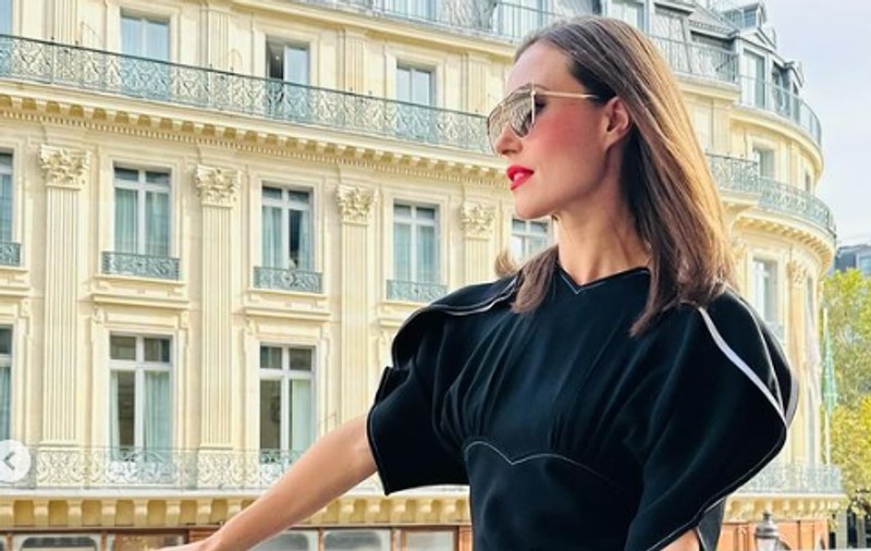 „Un nou început”. Fostul premier finlandez Sanna Marin a fost la Săptămâna Modei de la Paris, la invitația Victoriei Beckham