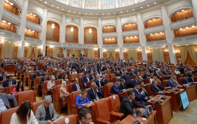 Scandal PSD-USR în Parlament pe legile justiției. „Hoți” și „securiști”, printre injuriile pe care și le-au adus deputații