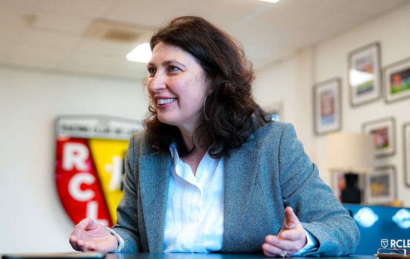 Cine este banchera din România care a lucrat la Goldman Sachs și JP Morgan și este președintă la RC Lens și șefa ligii franceze de fotbal feminin