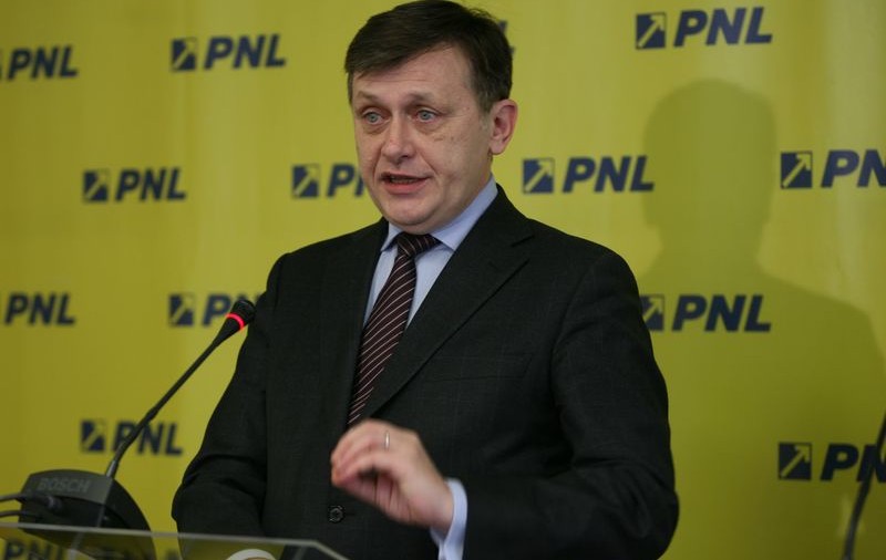 Crin Antonescu, reales PREȘEDINTE PNL: "E ultima oară când particip la un Congres"