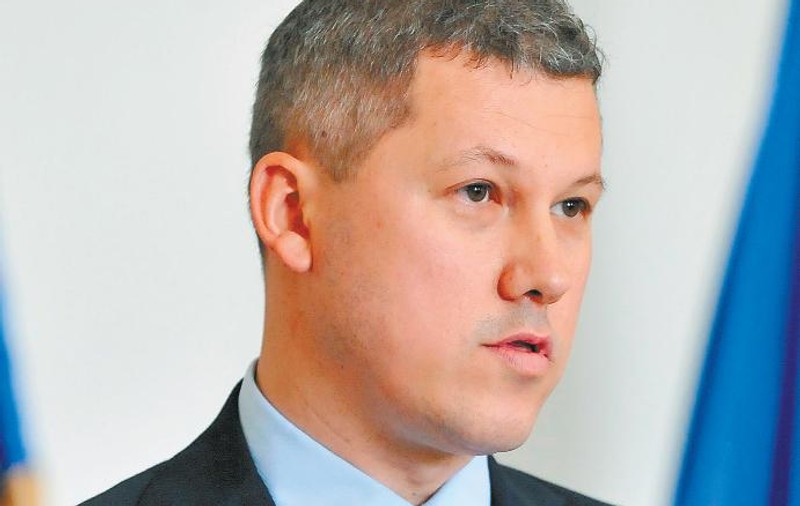Topul miniştrilor datori la bănci 