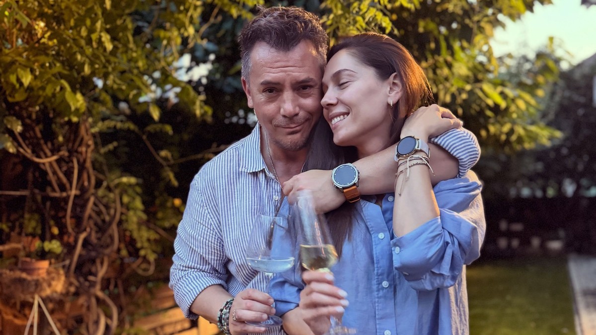 Irina si Razvan Fodor in curtea casei lor