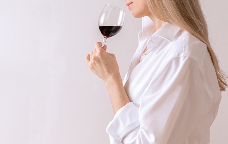 Ce se întâmplă cu organismul când bei vin: beneficii, riscuri și concluziile specialiștilor
