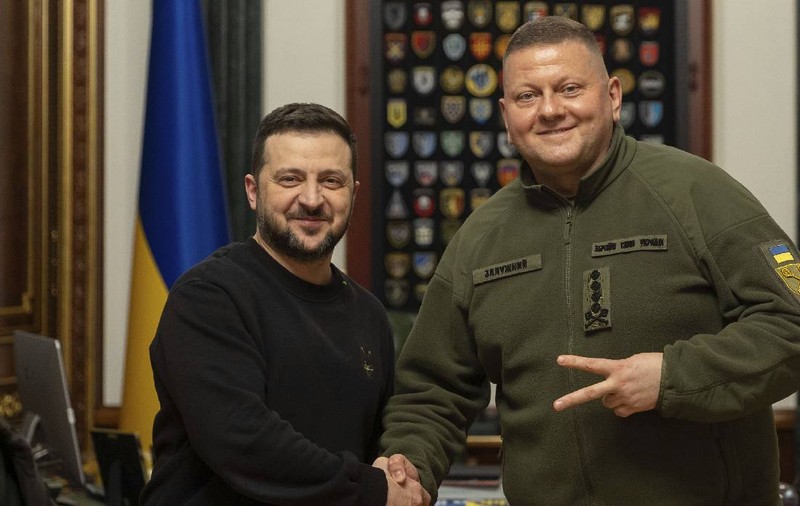 Volodimir Zelenski, acuzat grav de generalul Valeri Zalujnîi: e vinovat pentru eșecul contraofensivei și a vrut să-l intimideze cu o percheziție