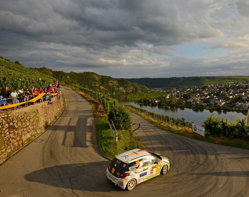 GALERIE FOTO / Simone Tempestini se luptă cu Sebastian Loeb, în Franţa