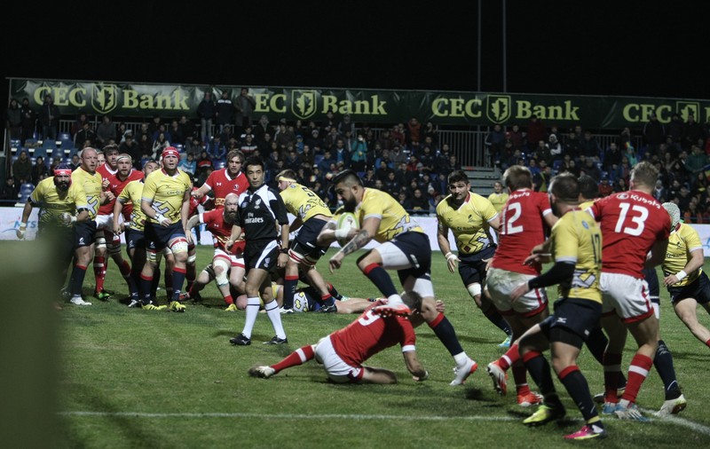 România a învins Canada la rugby. Fanii români au sărbătorit pe teren cu ”stejarii” și cu ”arțarii” | FOTO